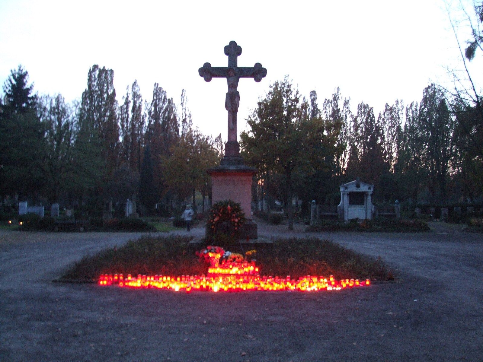 Zentrales Friedhofskreuz von Gottfried Renn – Friedhof Speyer